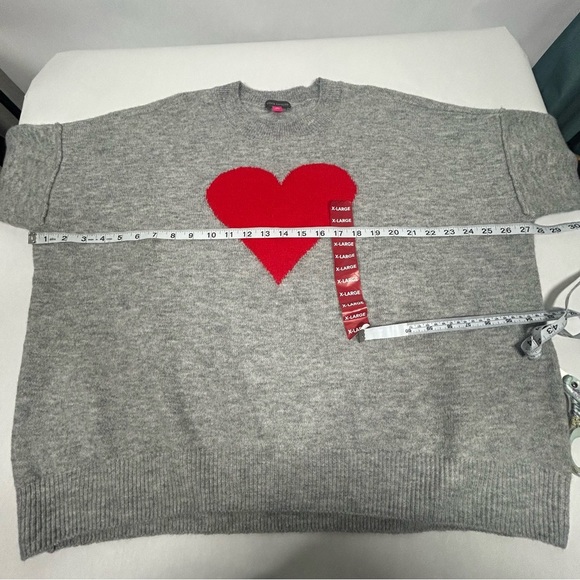 NWT Vince Camuto Light Grey Sweater with Red Heart - Picture 7 of 12